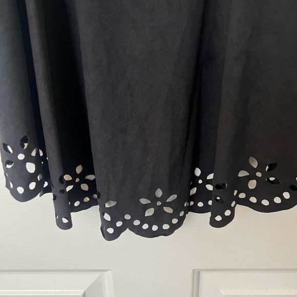 Painted Threads Tank Top - Picture 3 of 5